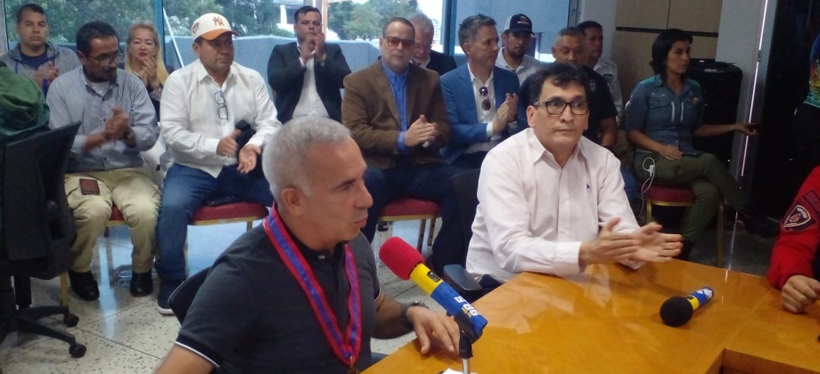 Visita del embajador Milton Rengifo al Consulado de Colombia en San Cristobal del Táchira